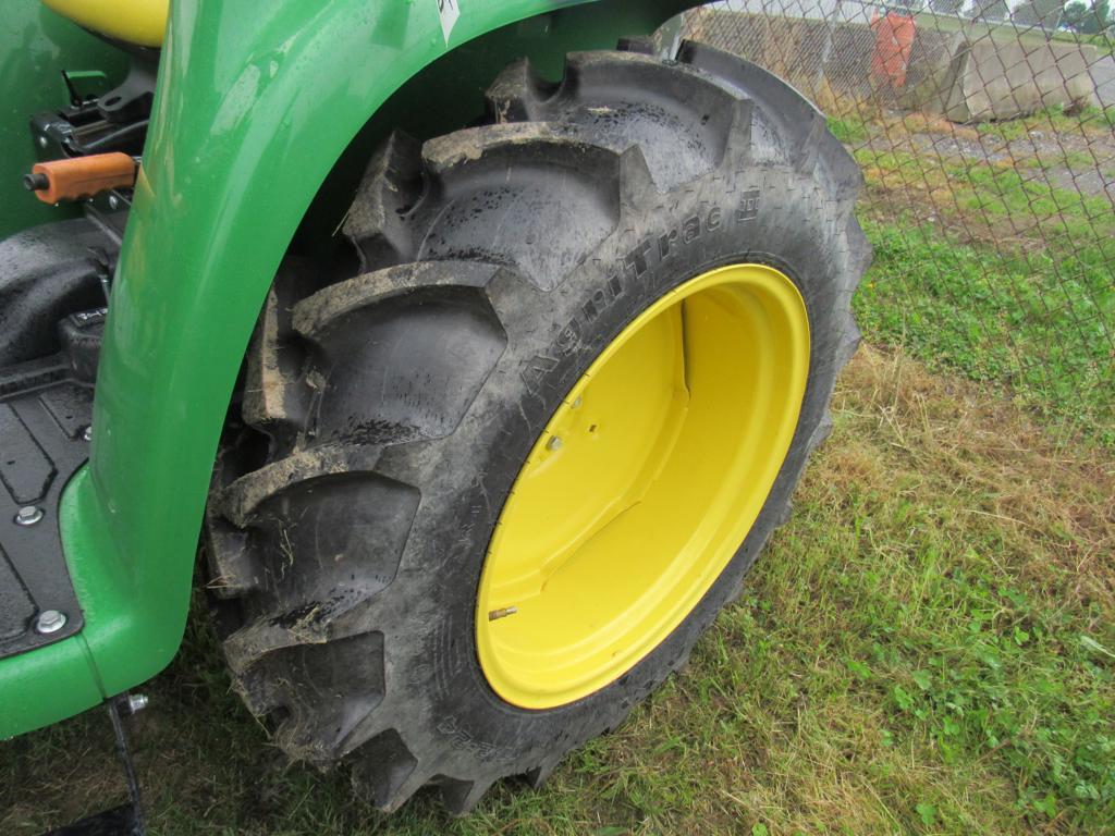 JD 3032E Tractor