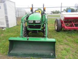 JD 3032E Tractor