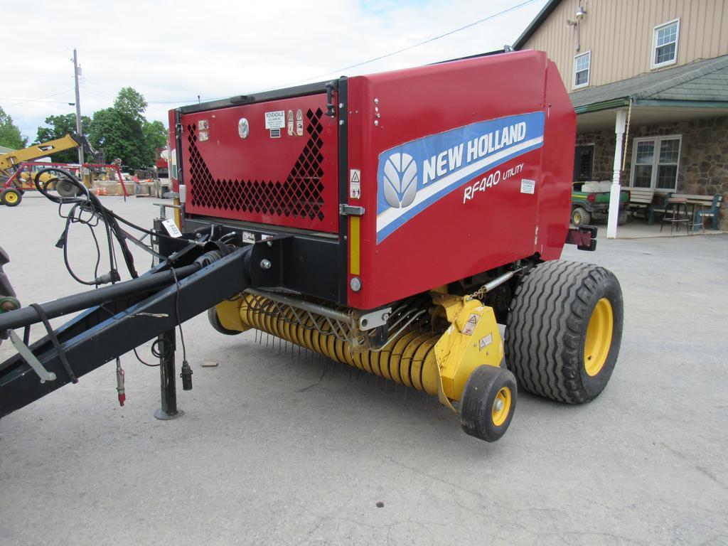 NH RF440 Round Baler