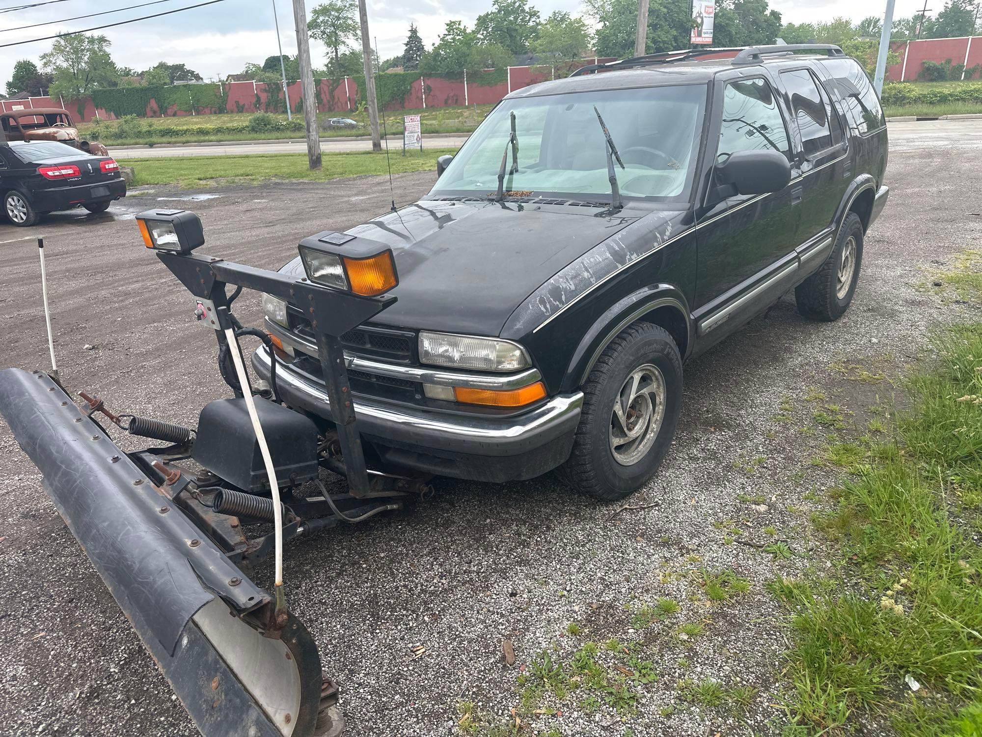 2000 Chevrolet Blazer with Plow