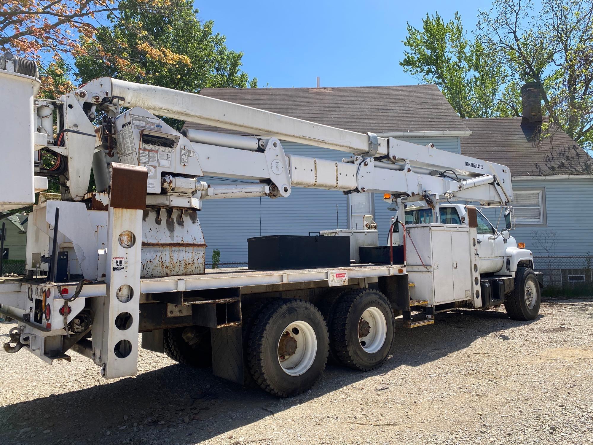 2001 Chevrolet C7500 110ft Bucket Truck (located offsite-please read full description)