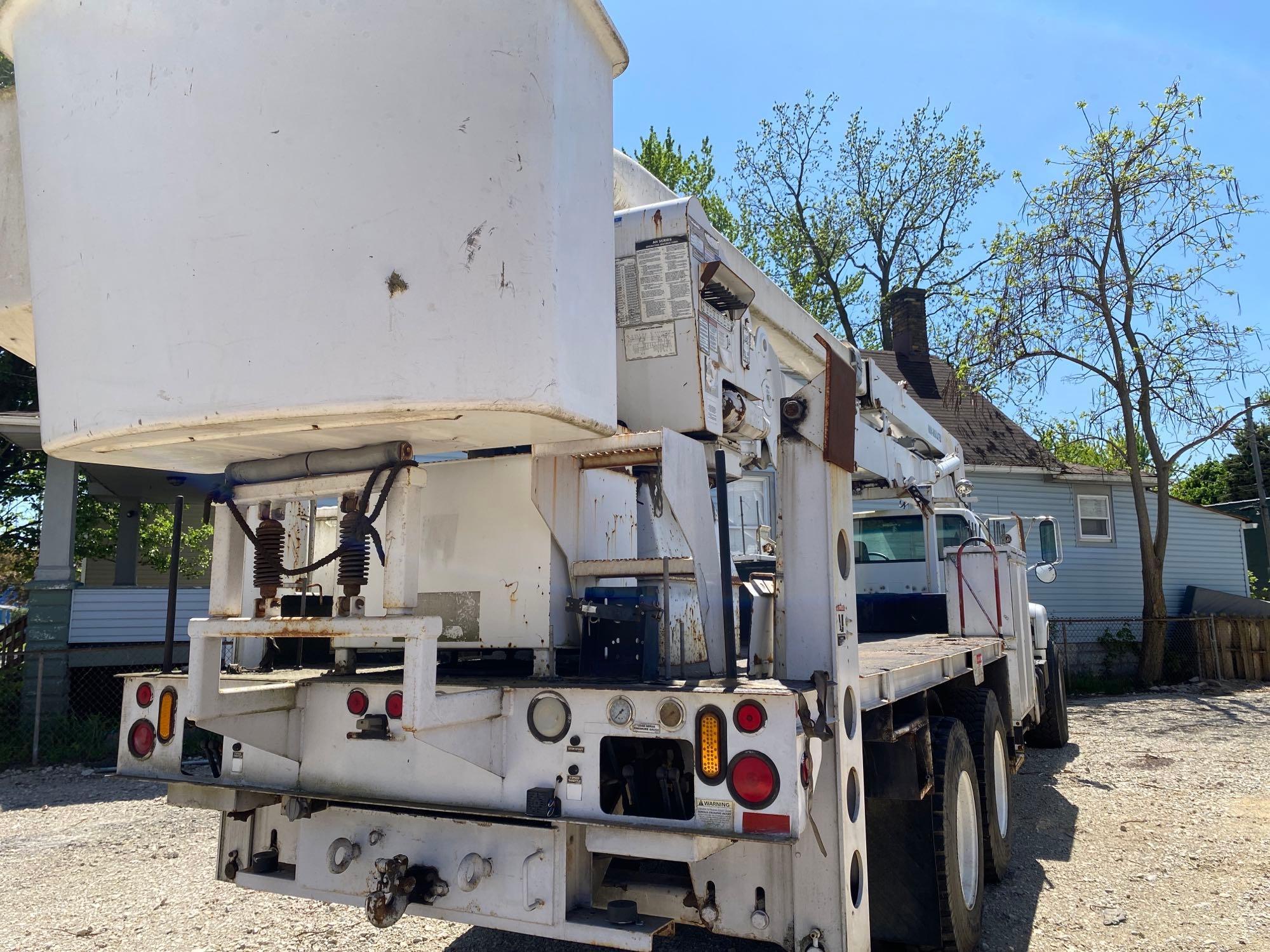 2001 Chevrolet C7500 110ft Bucket Truck (located offsite-please read full description)