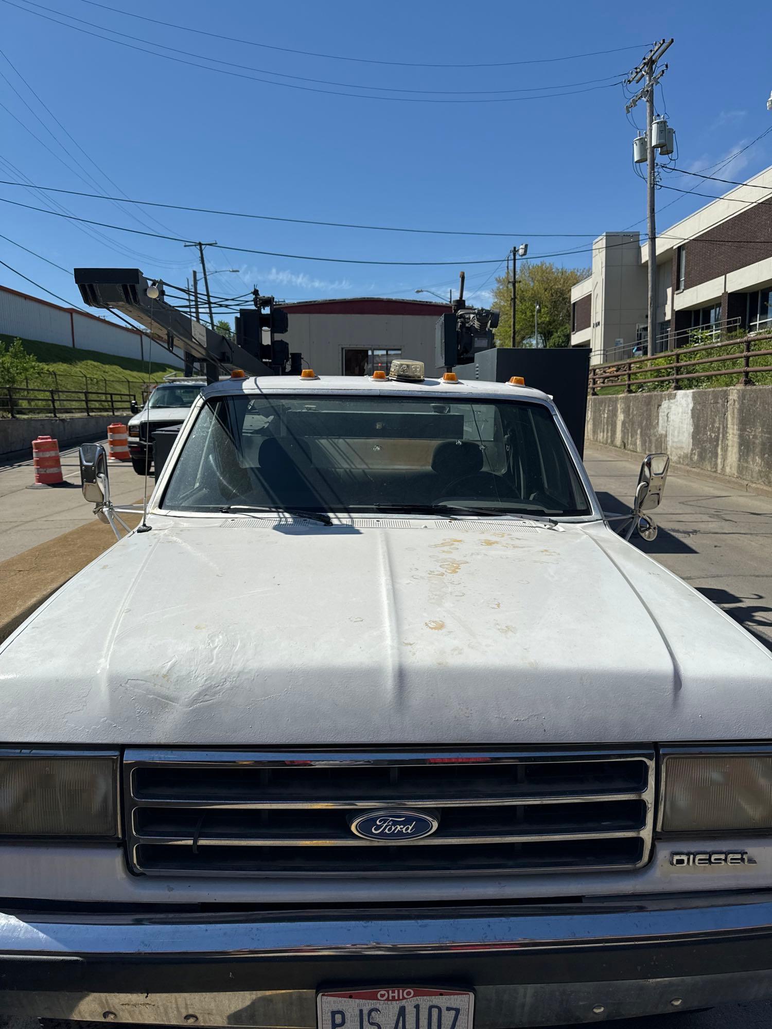 1989 Ford F-450 Diesel Service/Crane Truck (located offsite-please read full description)