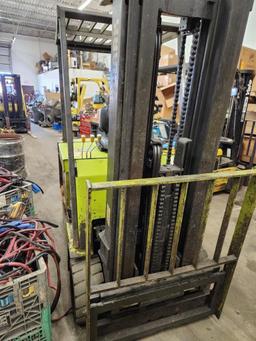 Clark ECS 25 Electric Forklift (located off-site, please read description)