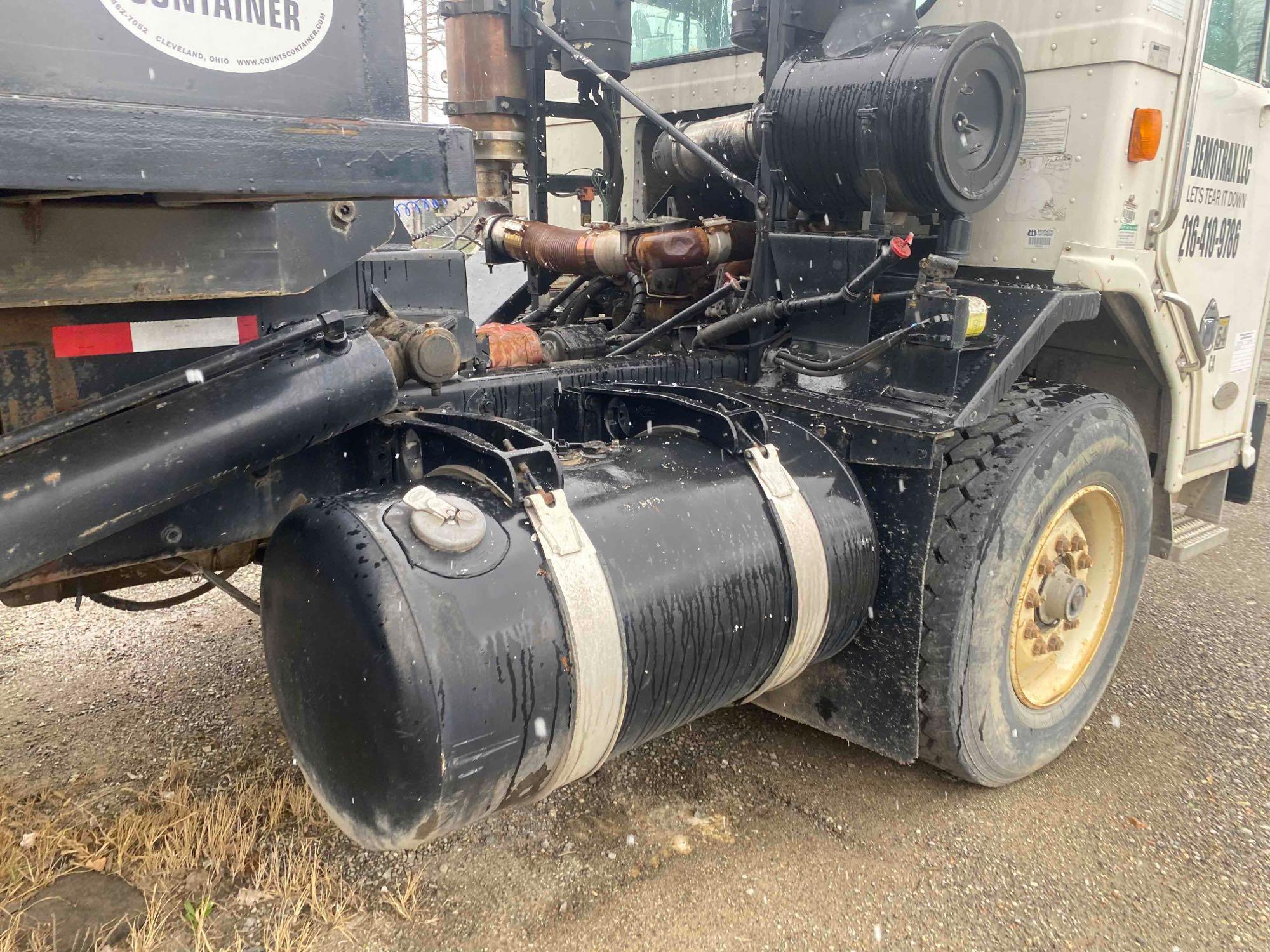 1999 Peterbilt 320 Rolloff Truck