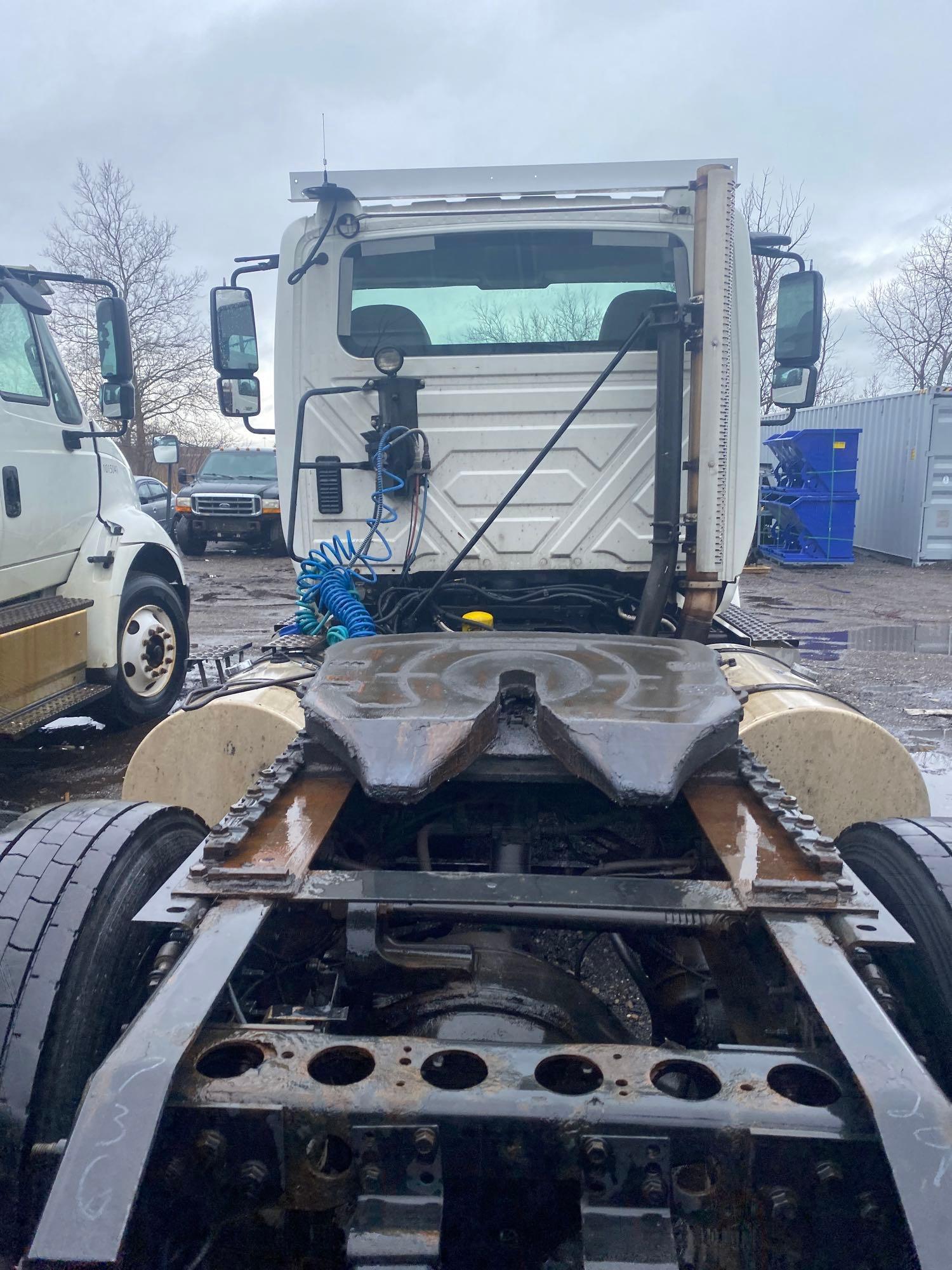 2015 International TranStar 8600 Single Axle Day Cab Tractor / Truck