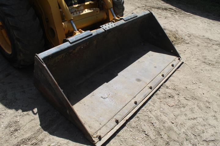 JD 250 Skid Steer w/70 In. Bucket