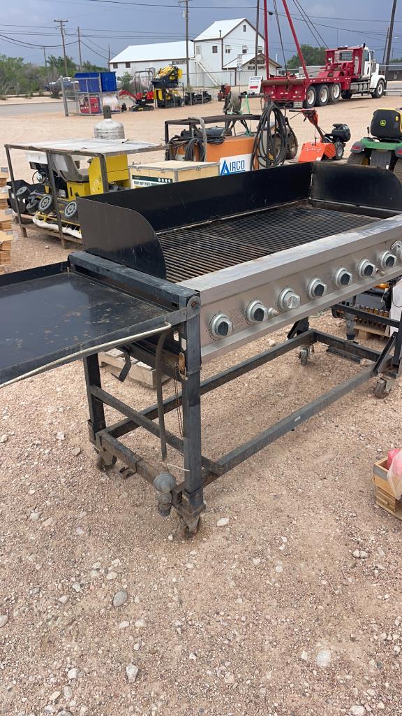 8 Burner Gas grill