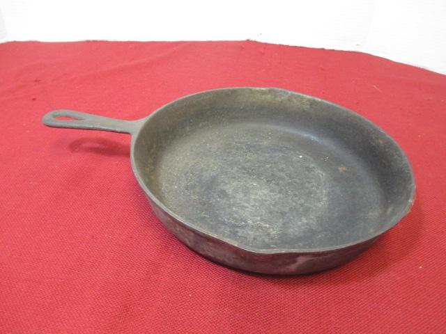 Cast Iron 8M Fry Pan