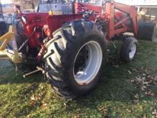 Case IH. 585 Tractor / Loader