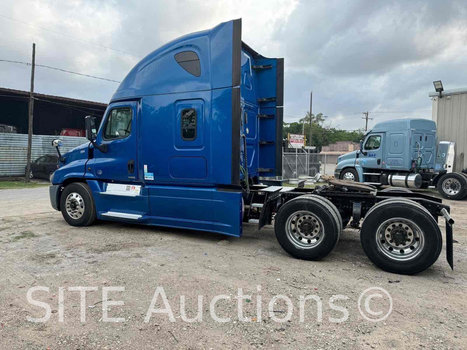 2017 Freightliner Cascadia T/A Sleeper Truck Tractor