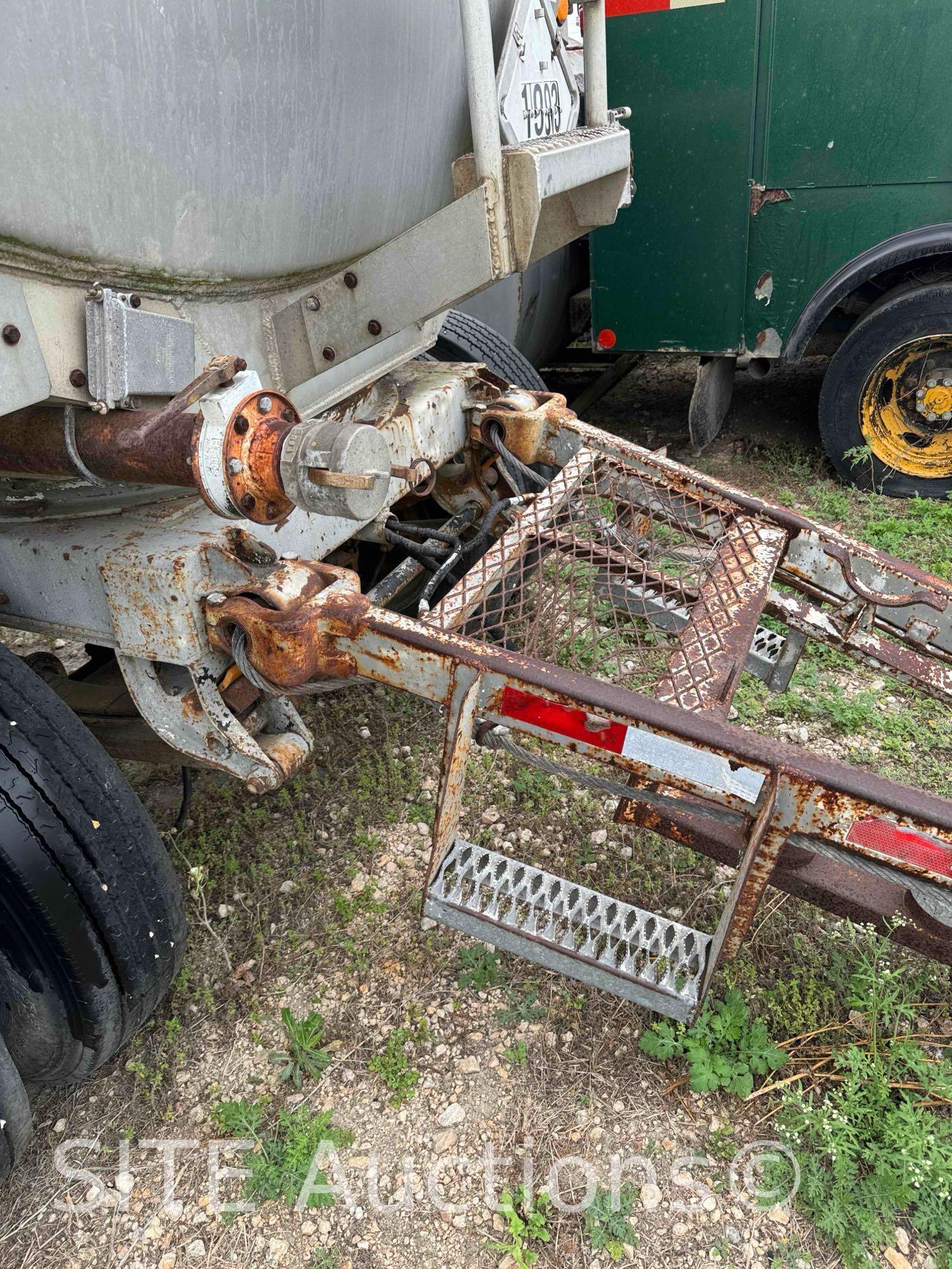 1996 Weld-It Pup Tank Trailer