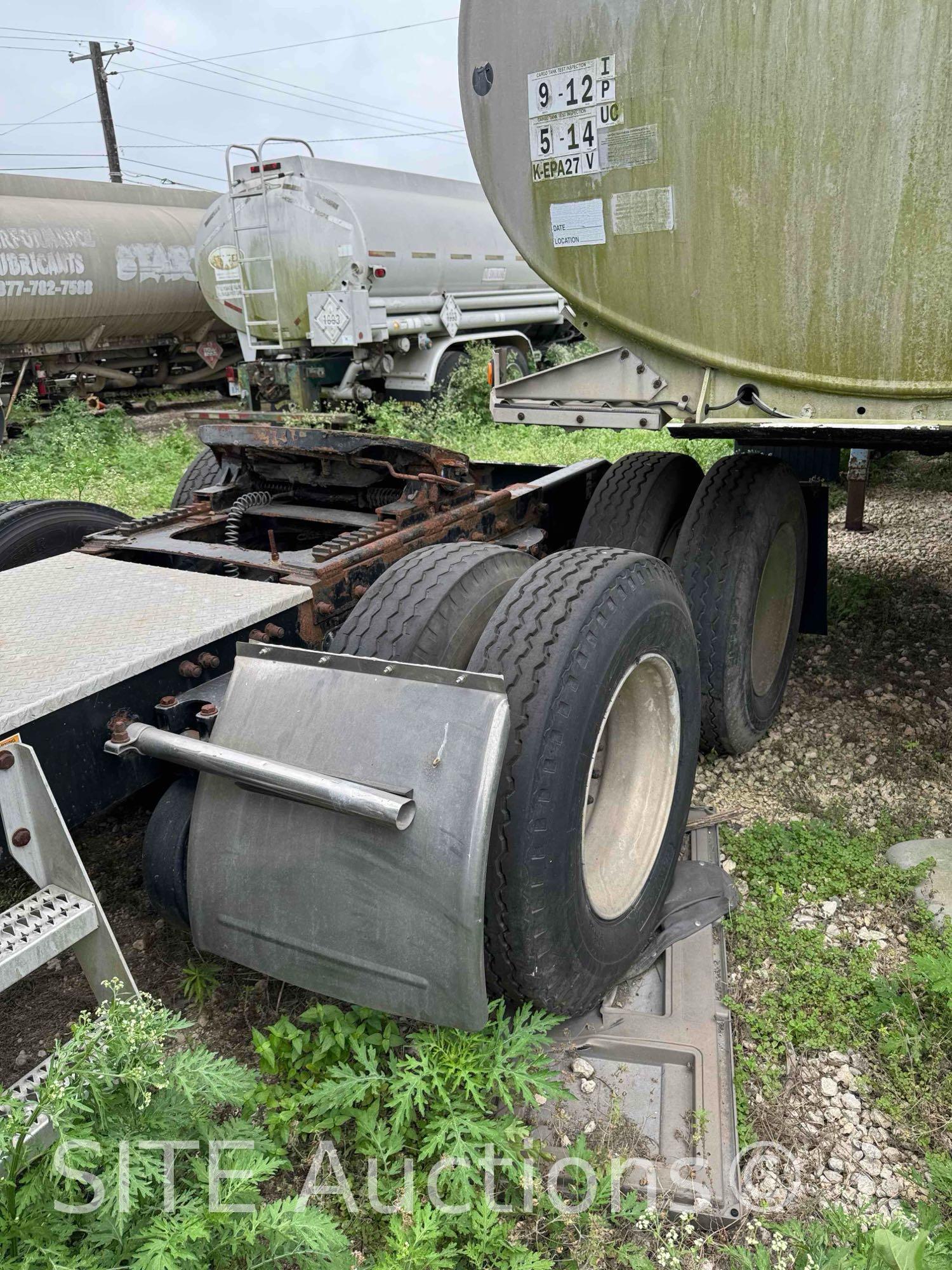 2005 Peterbilt 387 T/A Sleeper Truck Tractor