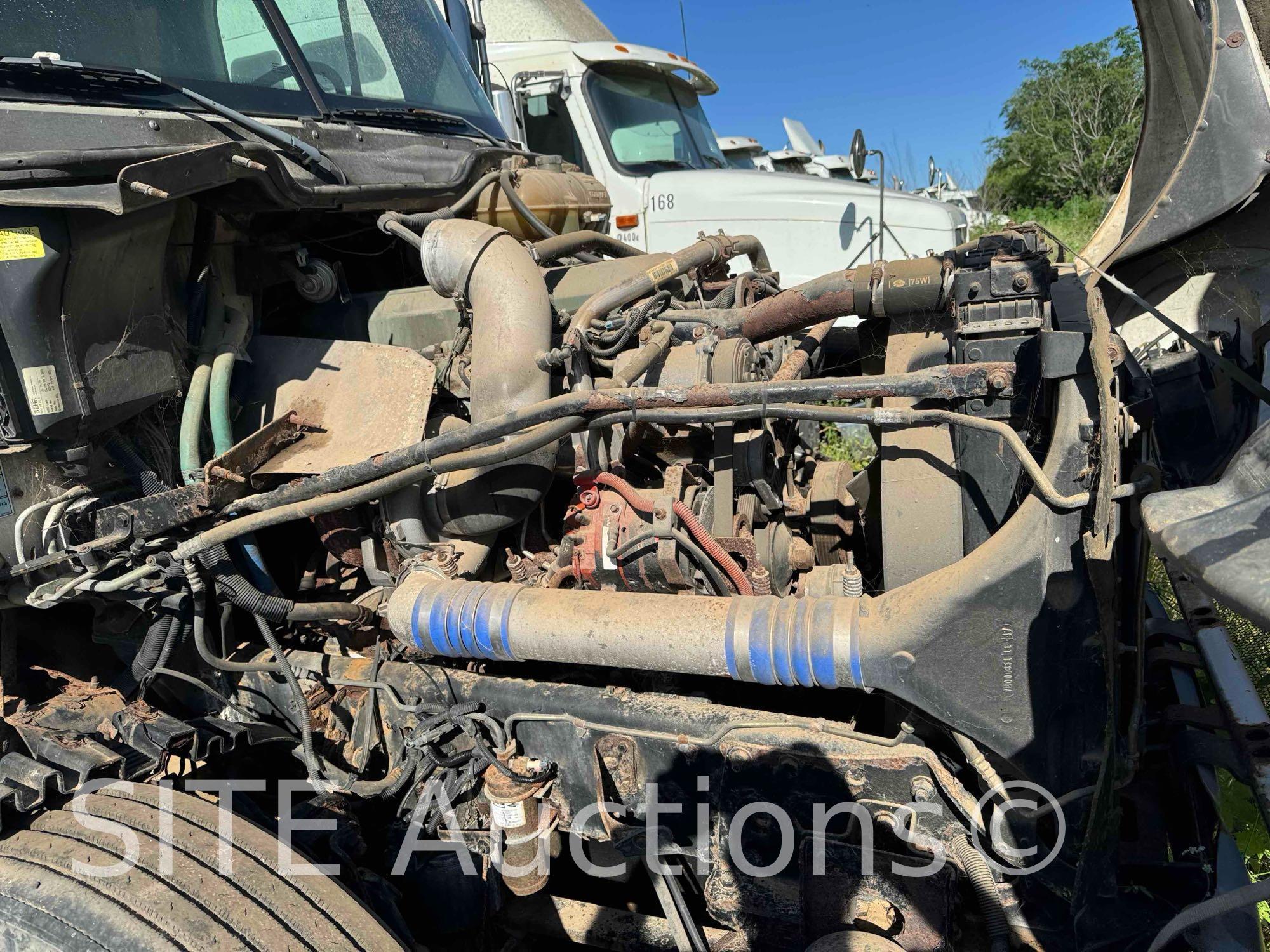 2005 Freightliner Columbia T/A Sleeper Truck Tractor