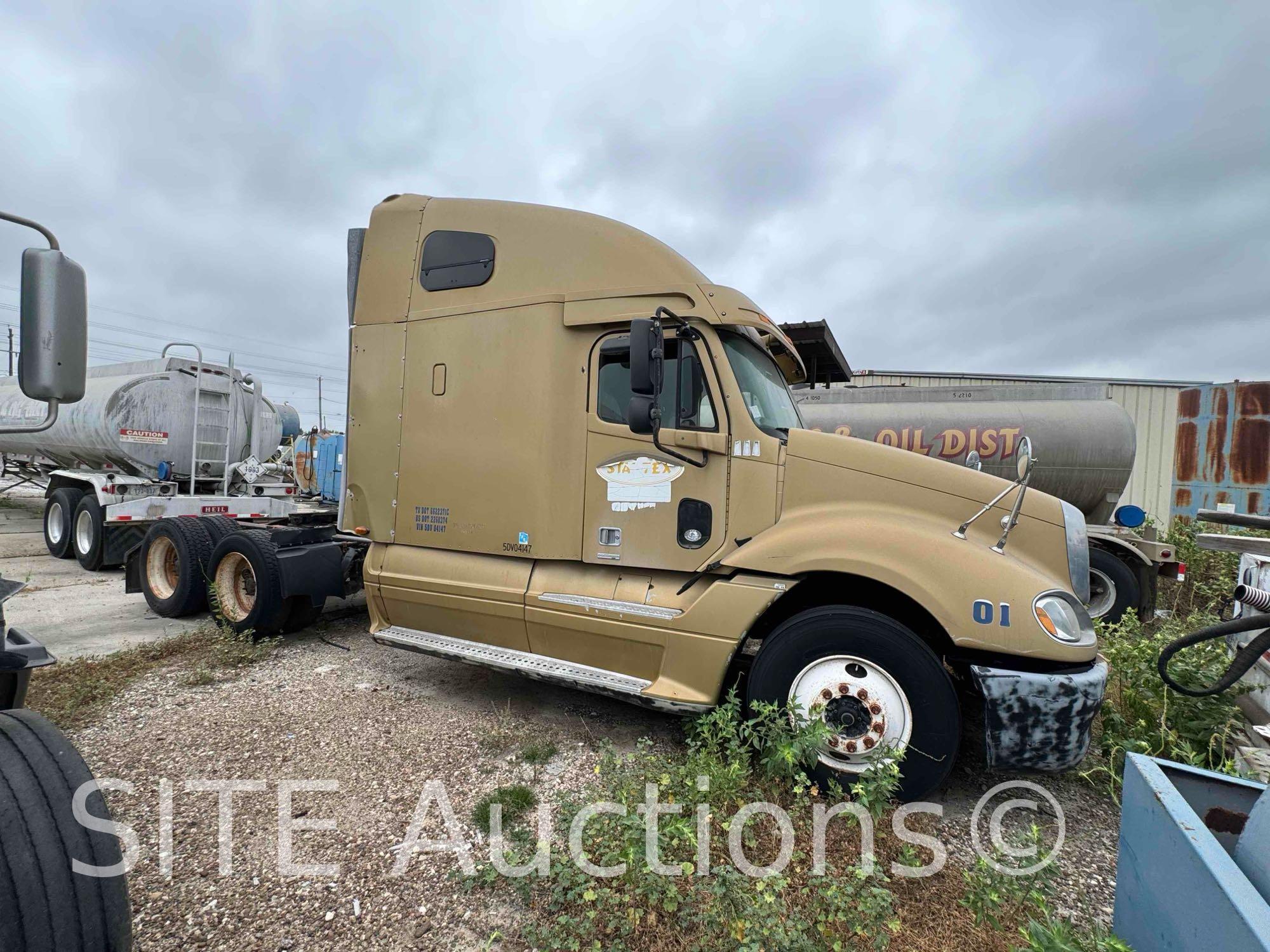 2005 Freightliner Columbia T/A Sleeper Truck Tractor