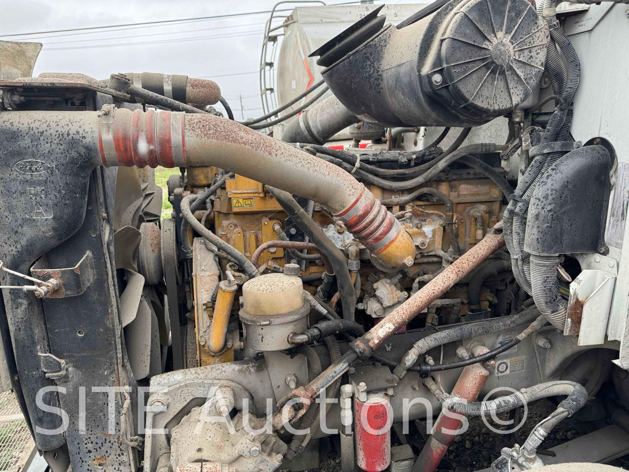 2004 Peterbilt 385 T/A Fuel Truck