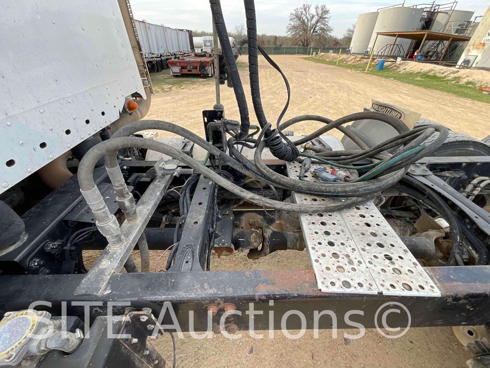 2011 Freightliner Coronado T/A Daycab Truck Tractor