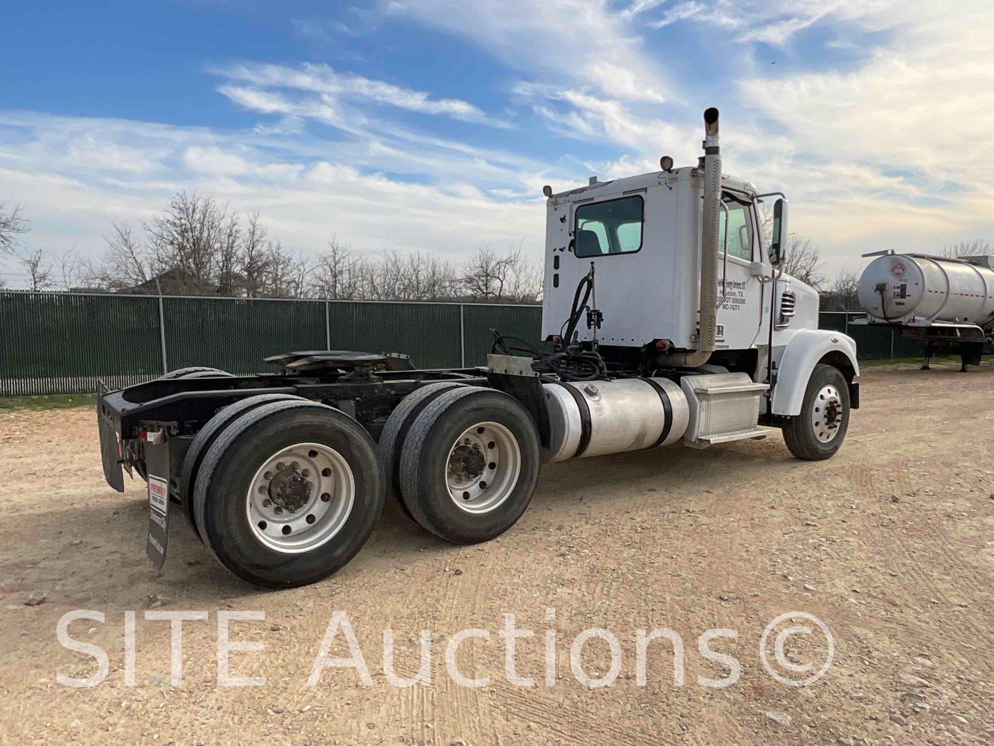 2011 Freightliner Coronado T/A Daycab Truck Tractor