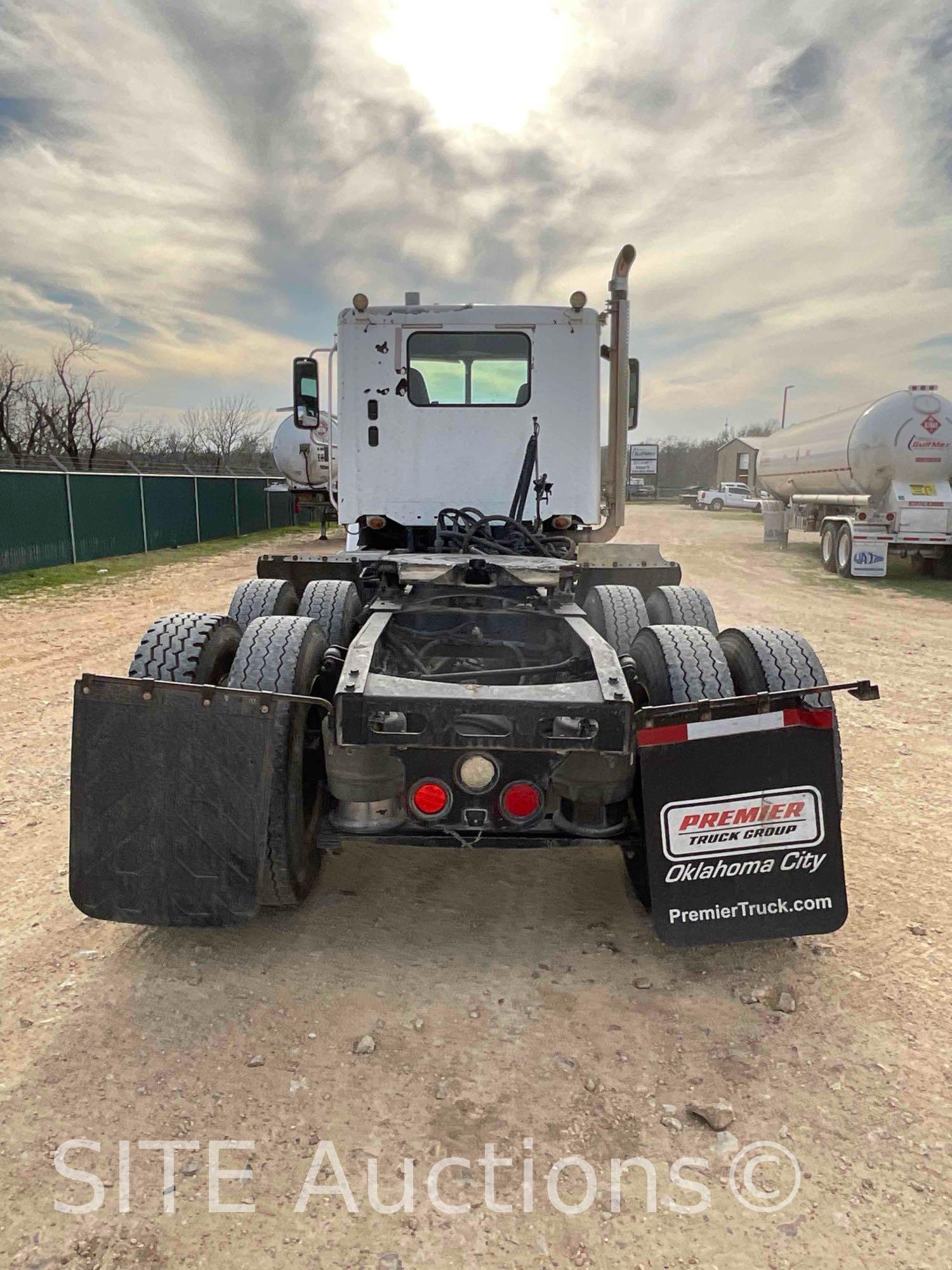 2011 Freightliner Coronado T/A Daycab Truck Tractor