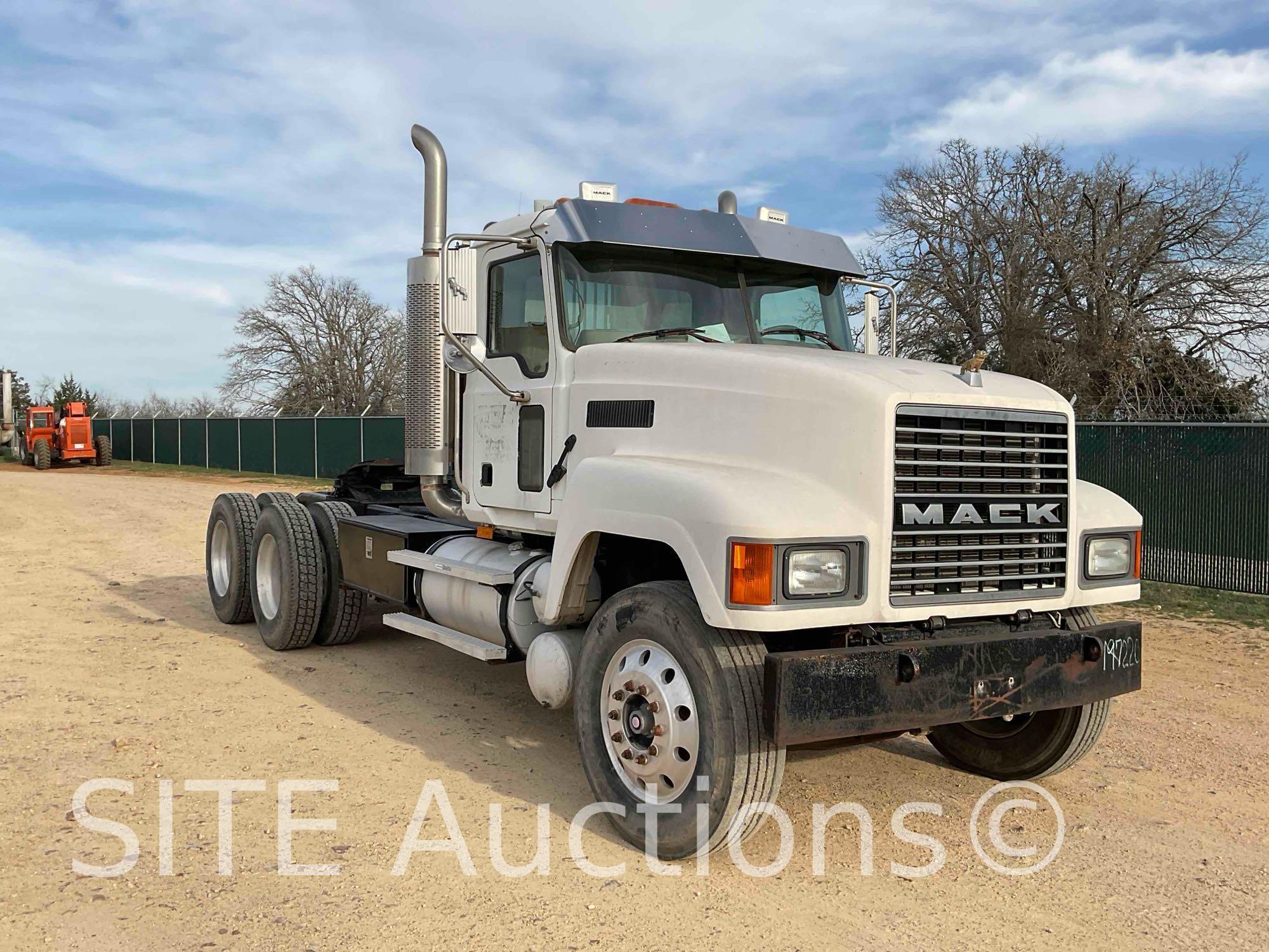 2006 Mack CHN613 T/A Daycab Truck Tractor