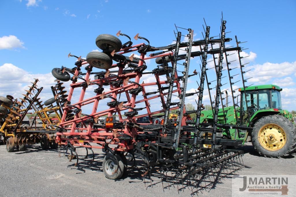 CIH Tiger Mate 200 30' field cultivator