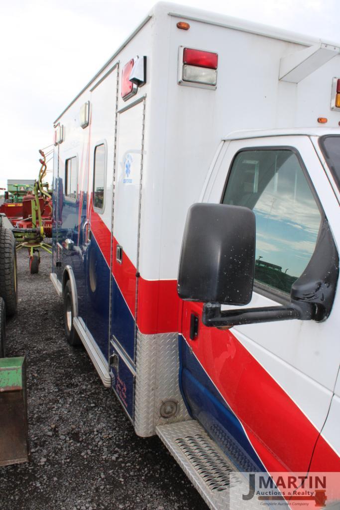 2003 Ford EL450 ambulance