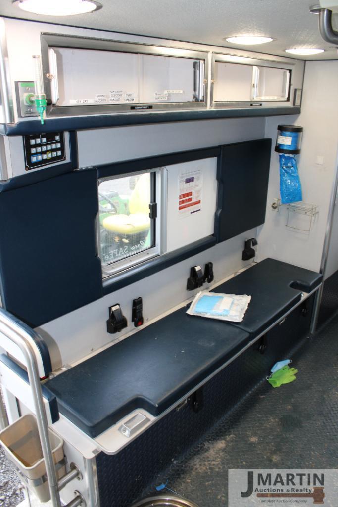 2003 Ford EL450 ambulance