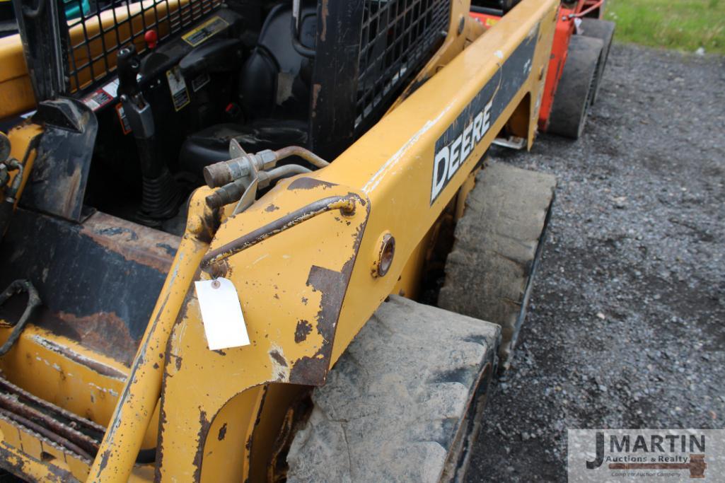 2008 JD 320 skid loader