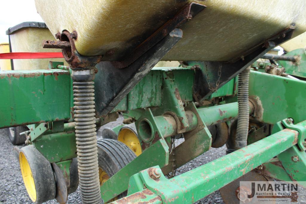 JD 7000 4 row planter