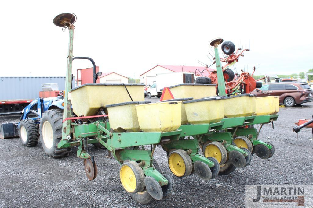 JD 7000 4 row planter