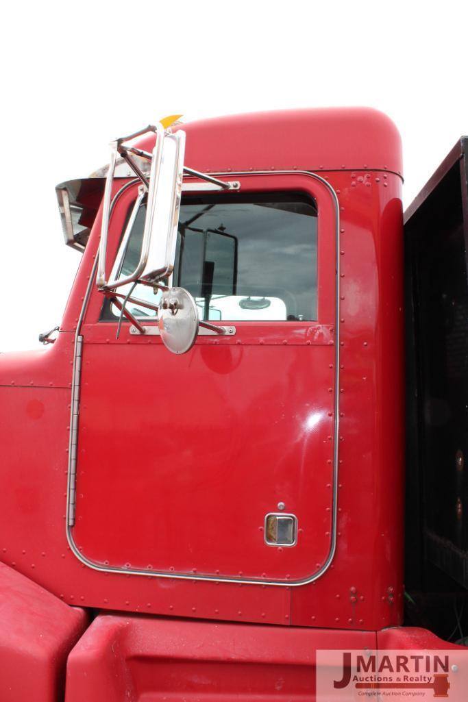 1999 Peterbilt 377 semi