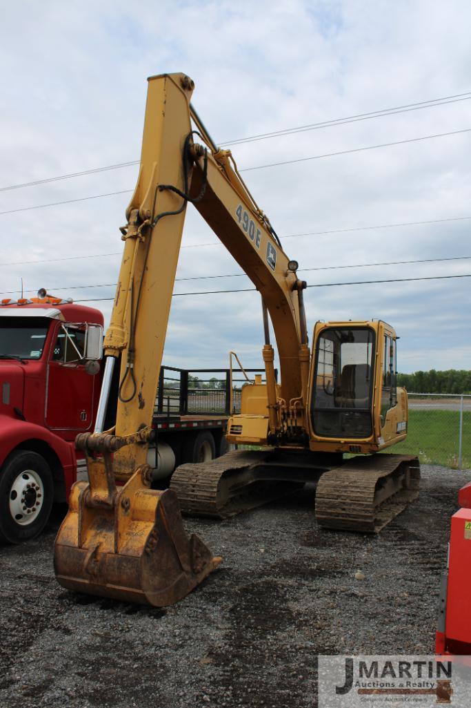 JD 490E excavator