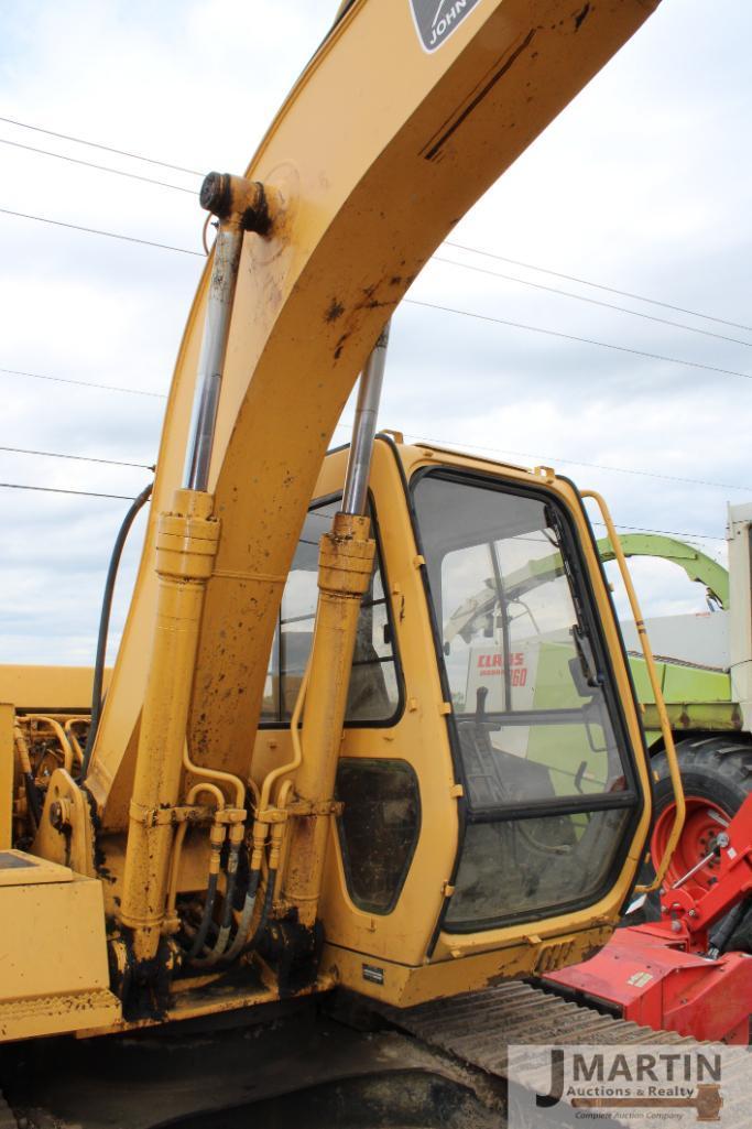 JD 490E excavator