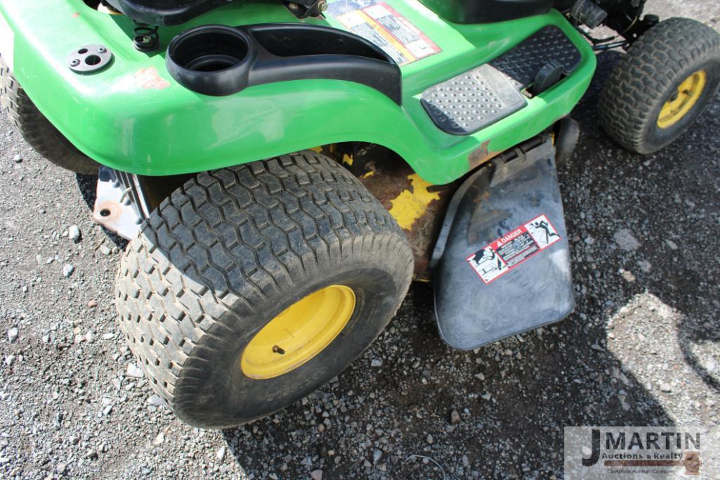 JD L118 riding mower