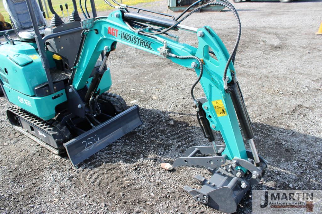 AGT Industrial QK16R mini excavator