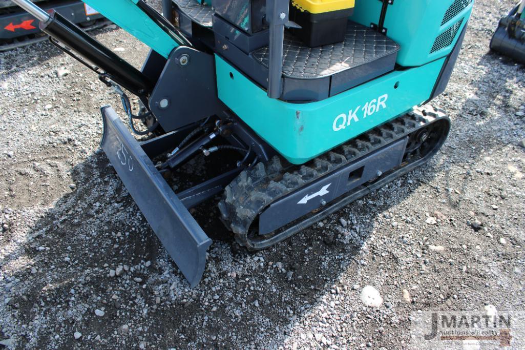 AGT Industrial QK16R mini excavator