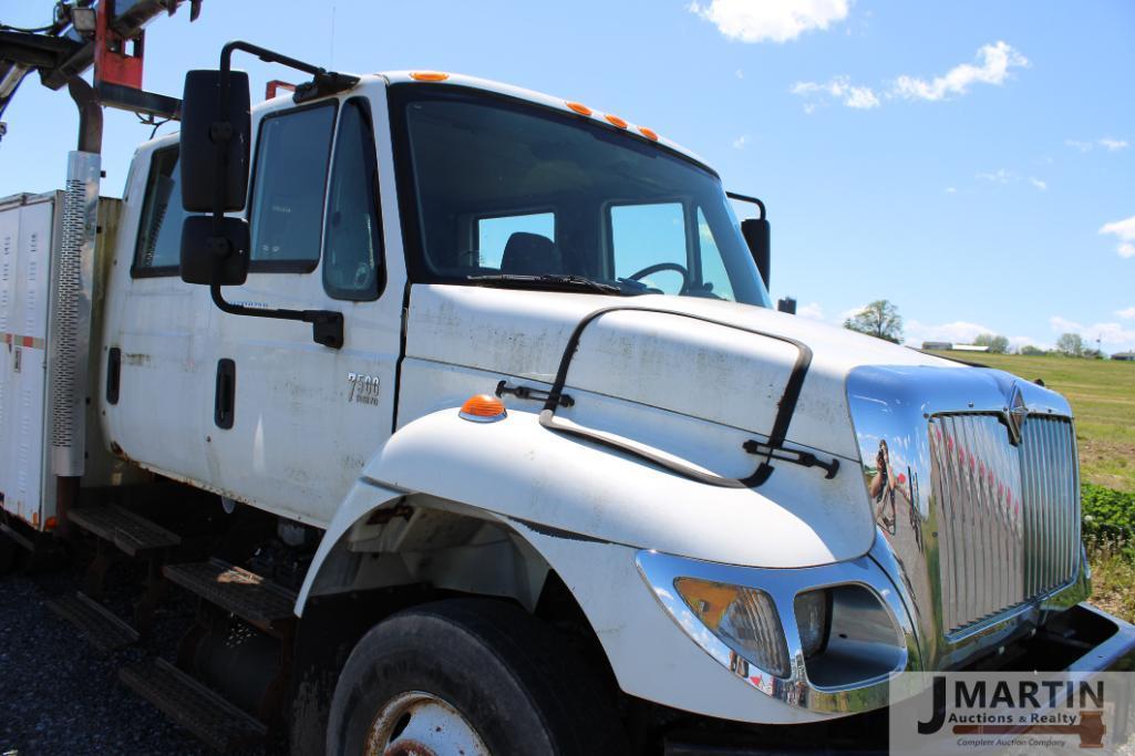 2006 International 7500 boom/ crane truck