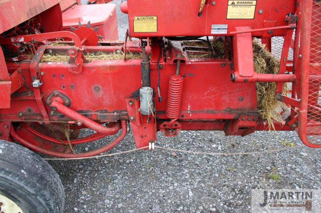 NH 315 baler