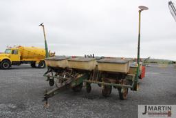 JD 7000 6 row corn planter