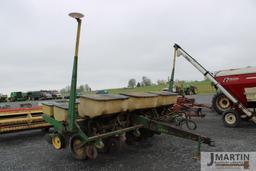 JD 7000 6 row corn planter