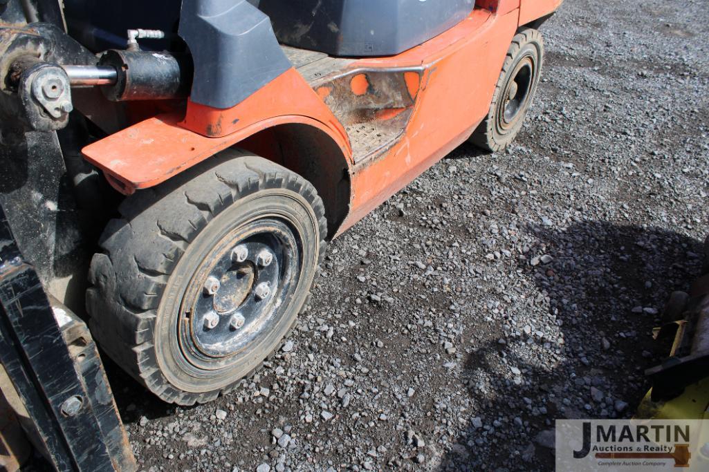 Toyota 7FGU35 forklift