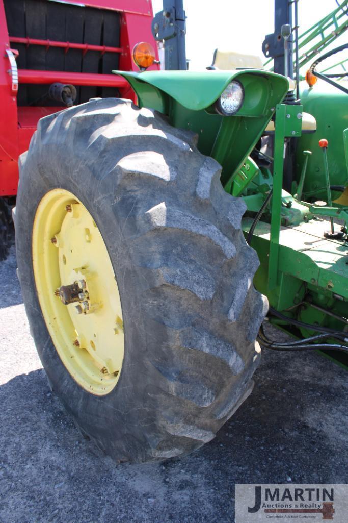 JD 2940 tractor w/ Westendorf WL-42 loader