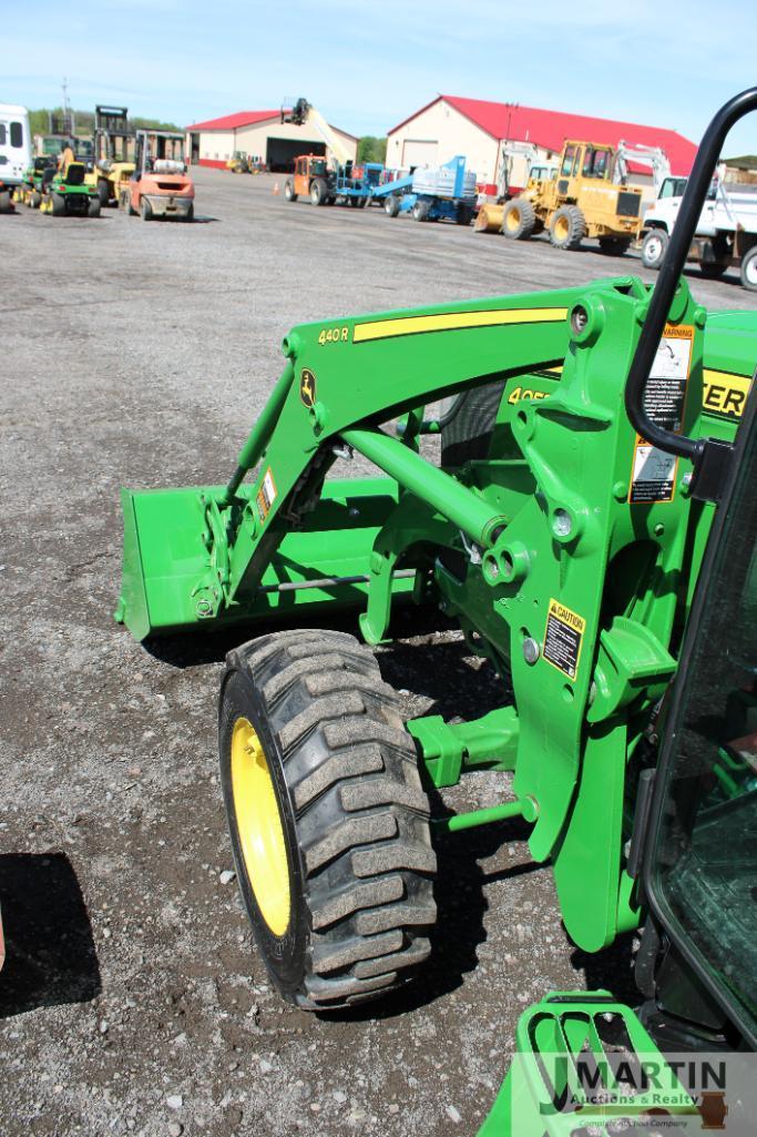 2022 JD 4052R tractor w/ 440R loader