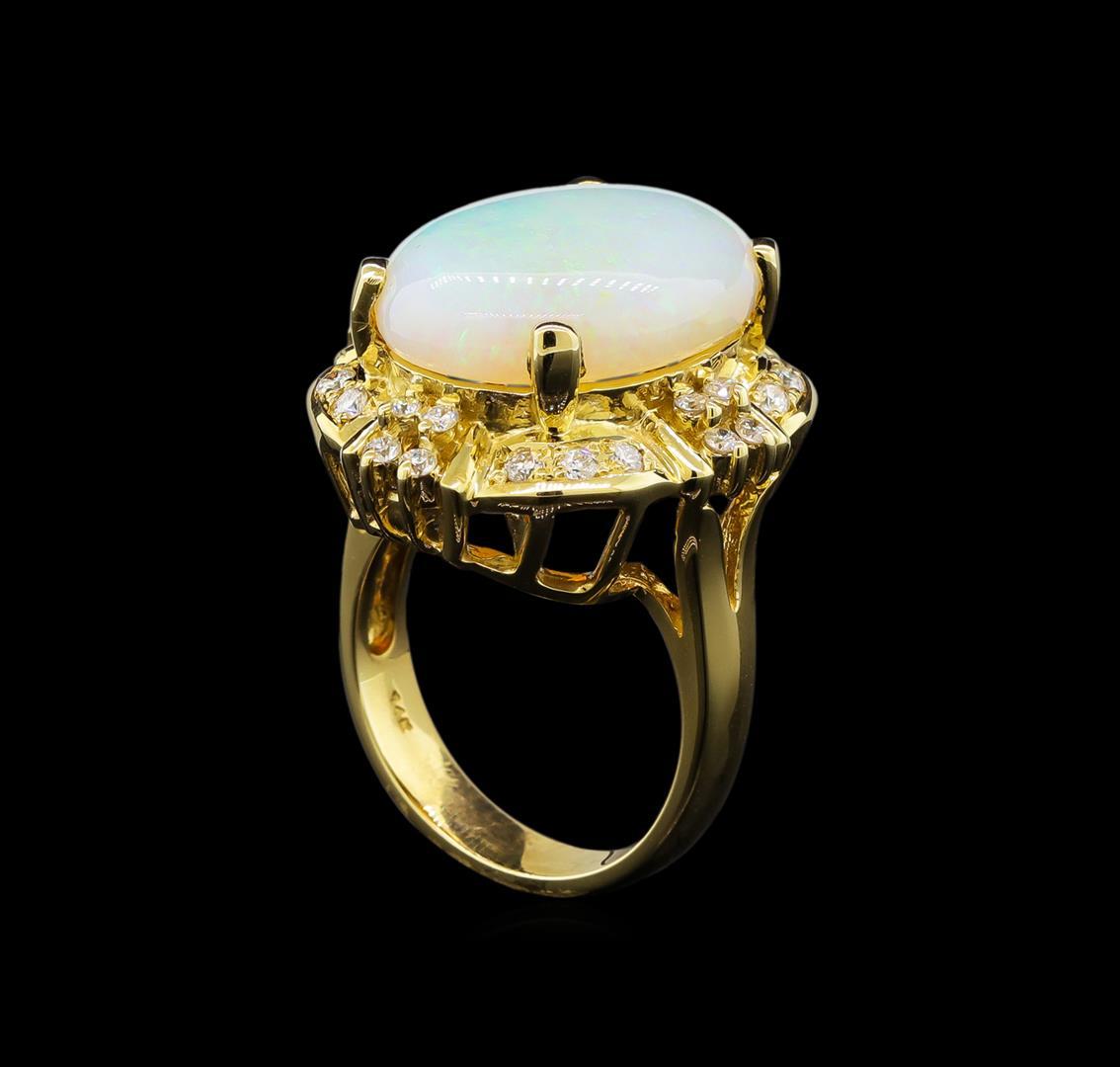 14KT Yellow Gold 4.68 ctw Opal and Diamond Ring