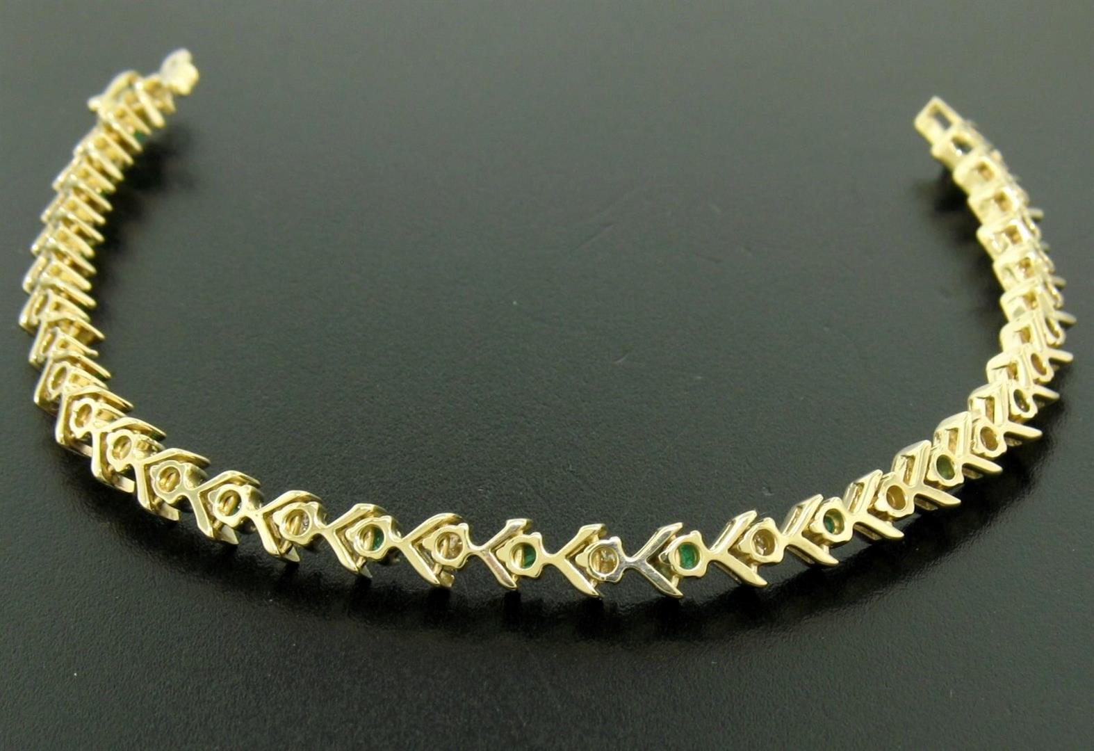 14k Yellow Gold 1.87 ctw Round Brilliant Diamond & Emerald Line Tennis Bracelet