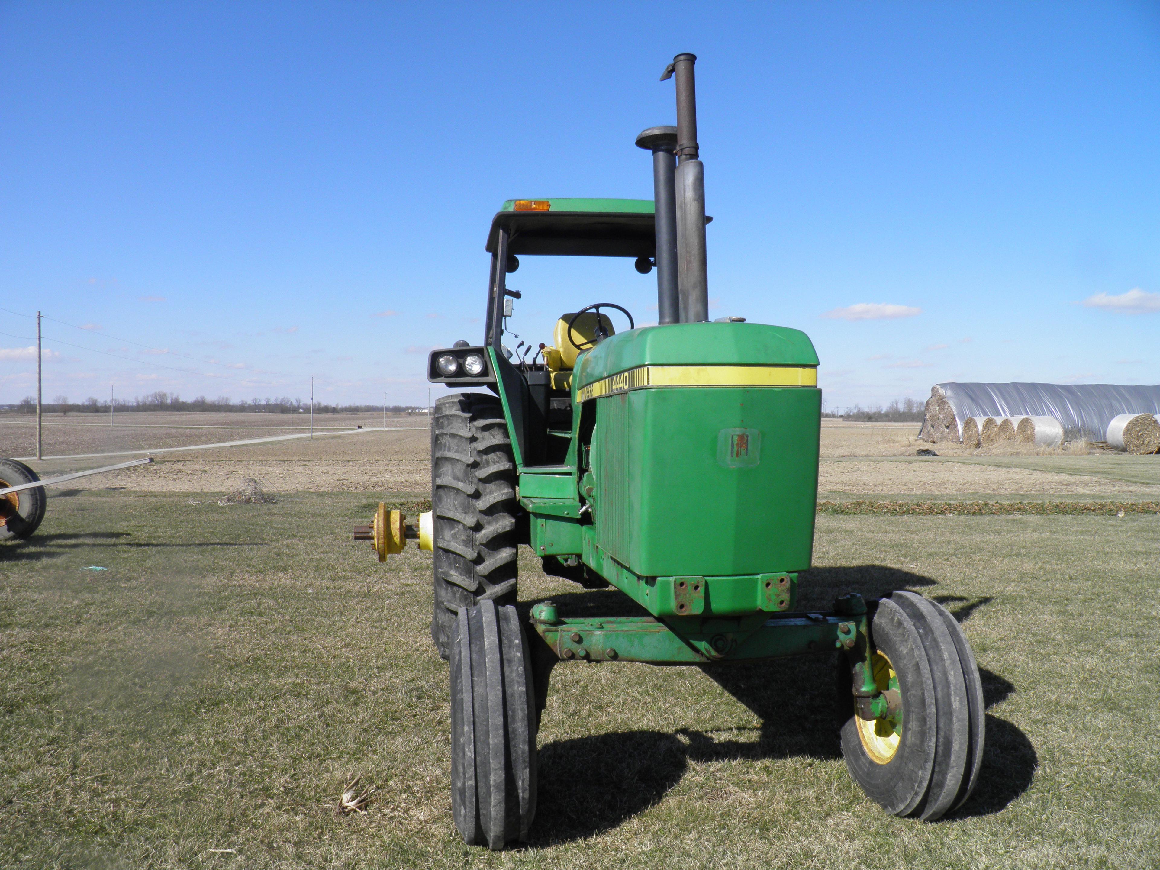 JD 4440 8sp. Powershift, 100% rear tires 18.4-38, approx. 6,000 Hrs. new re