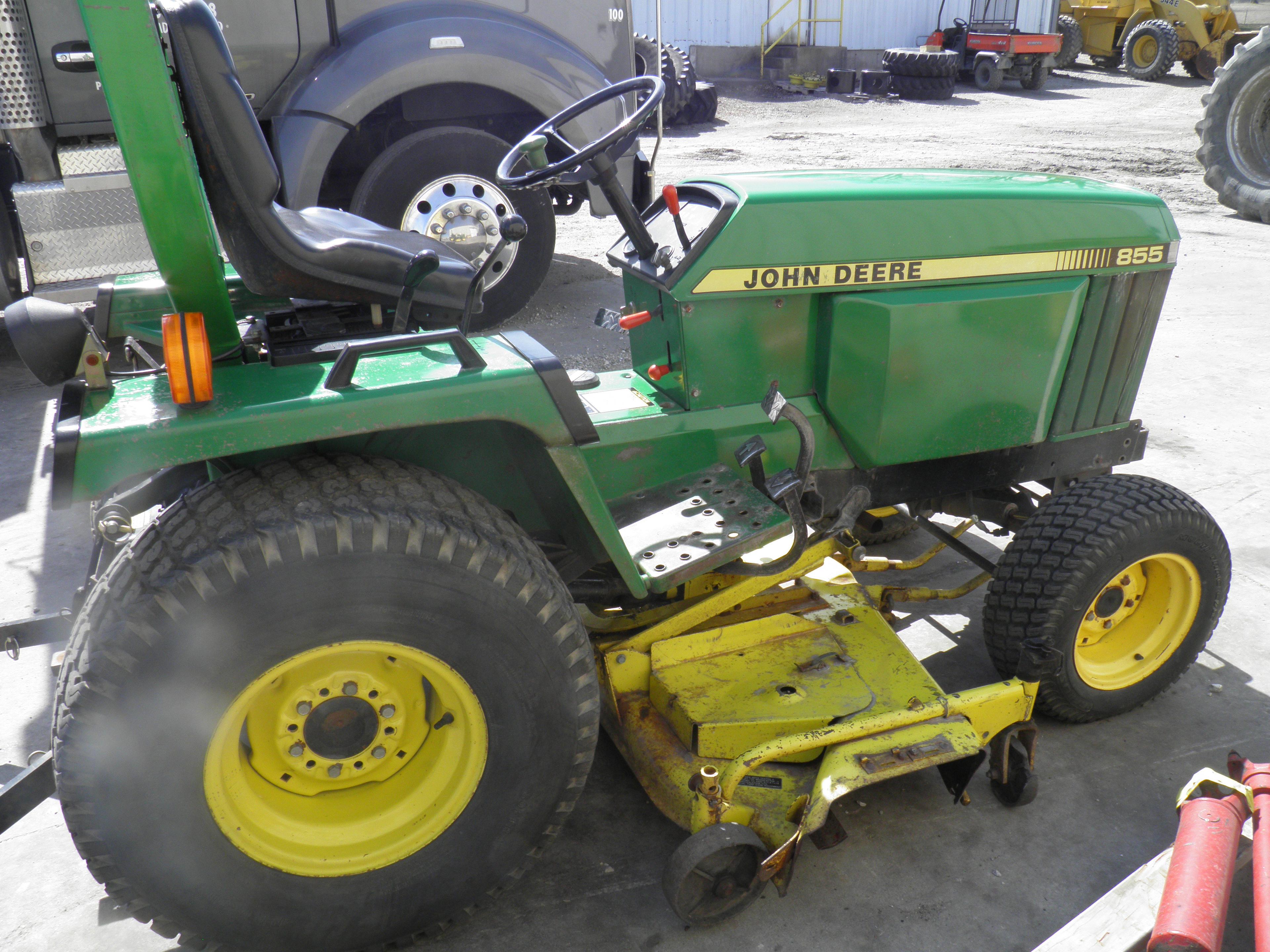 87 JD 855 Compact utility, 3-point, 60" deck, PTO, hydrostatic, FWD,
