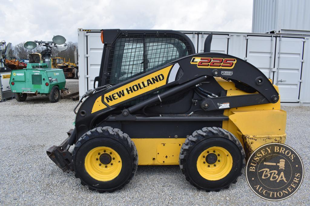 2014 NEW HOLLAND L225 26242