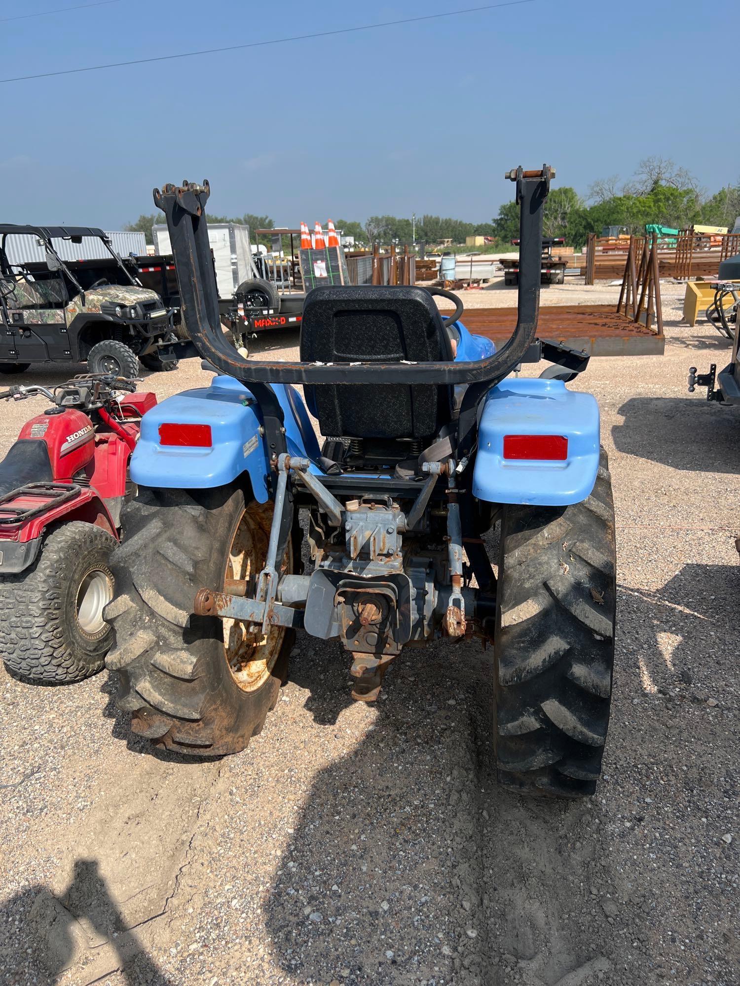 New Holland TC29 2WD Tractor Shows 979 HRS Non-Running