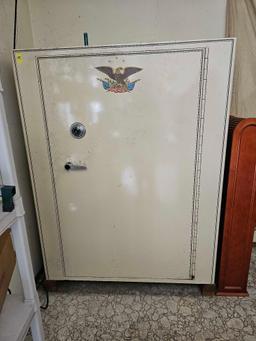 GUN SAFE WITH COMBINATION